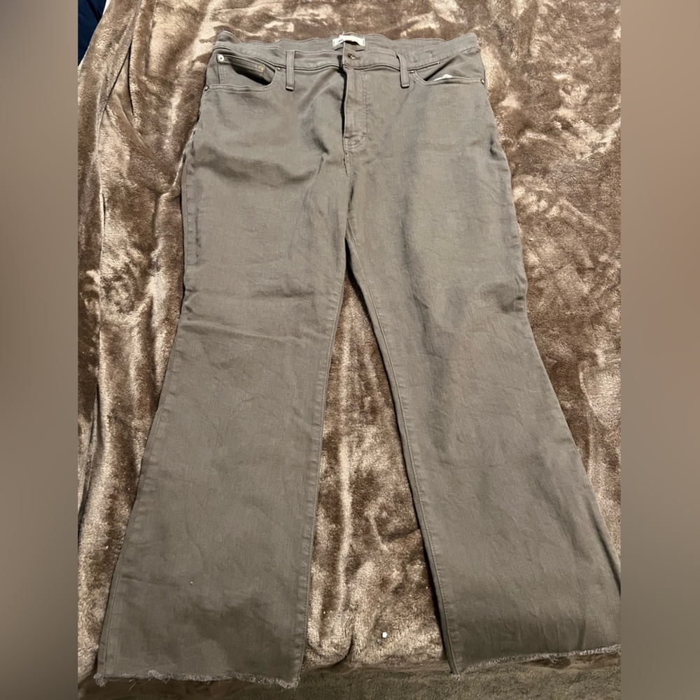 Madewell Mid-Rise Kick Out Jeans size 33